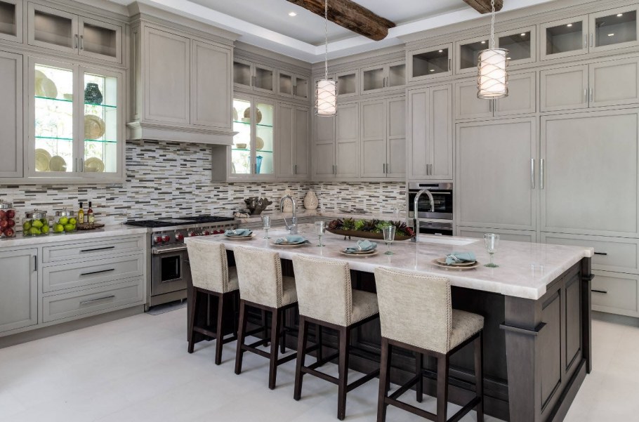 Кухня Неоклассика со стеклом