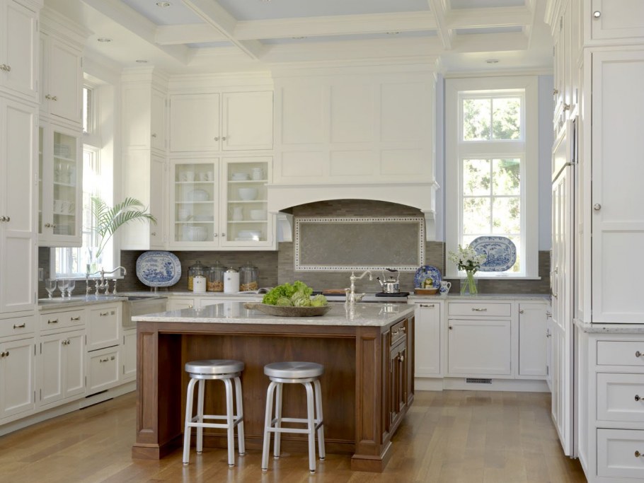 Кухня классика до потолка