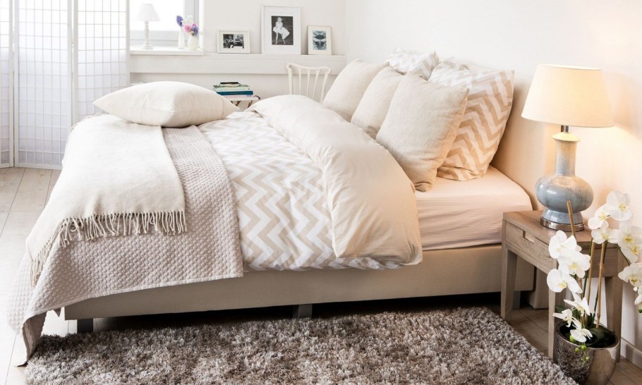 Заправленная кровать