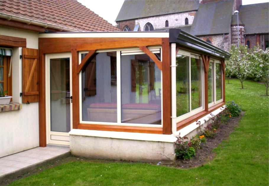 Веранда к дому с окнами