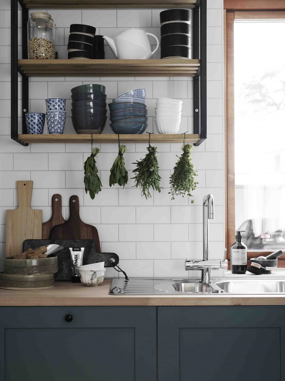 Кухонная полка в скандинавском стиле