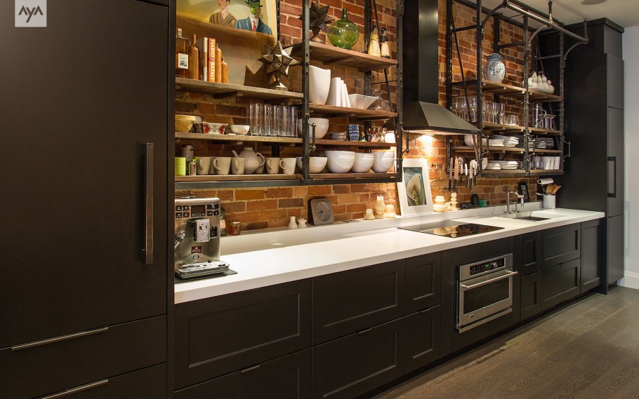 Кухня лофт с открытыми полками