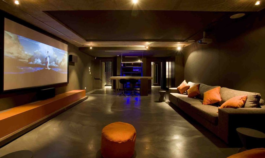 Комната с домашним кинотеатром