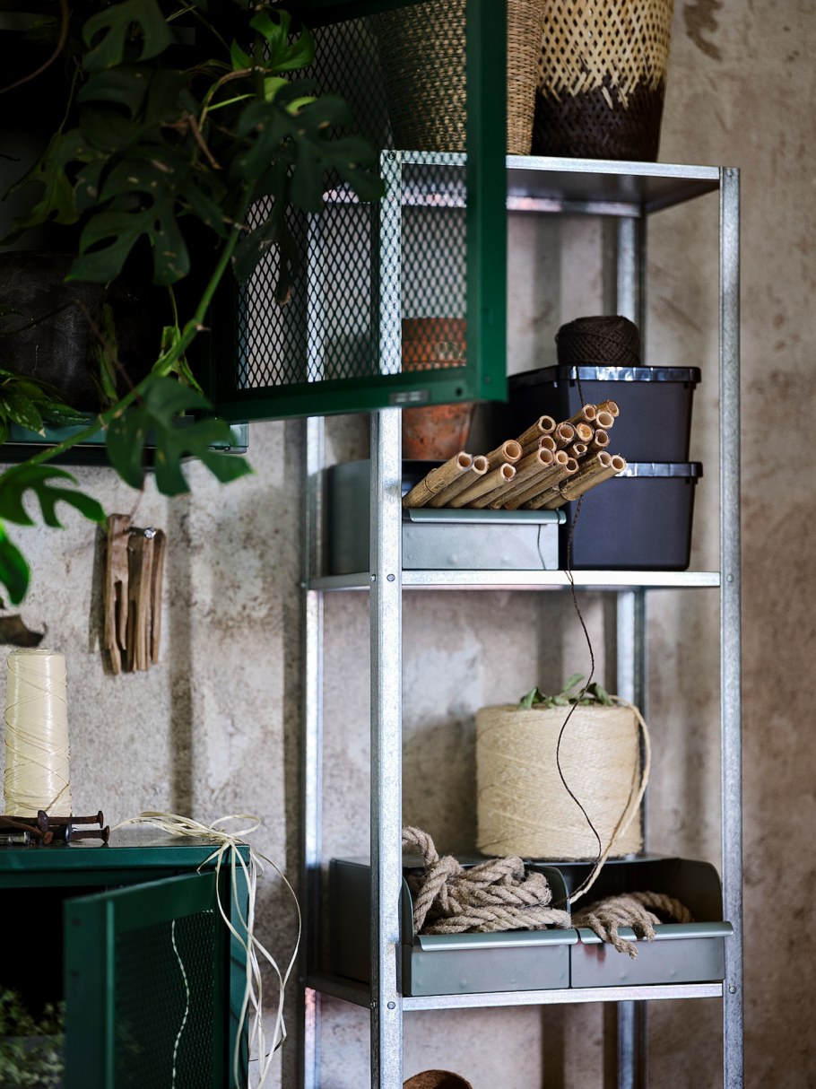 Купить глянцевую полку бело черную лесенкой