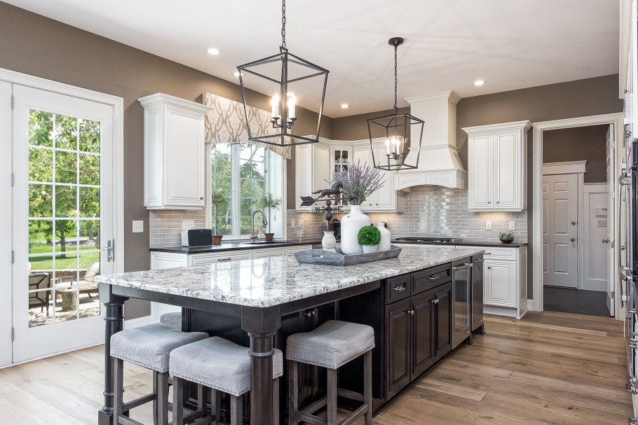 Кухонный гарнитур с островом