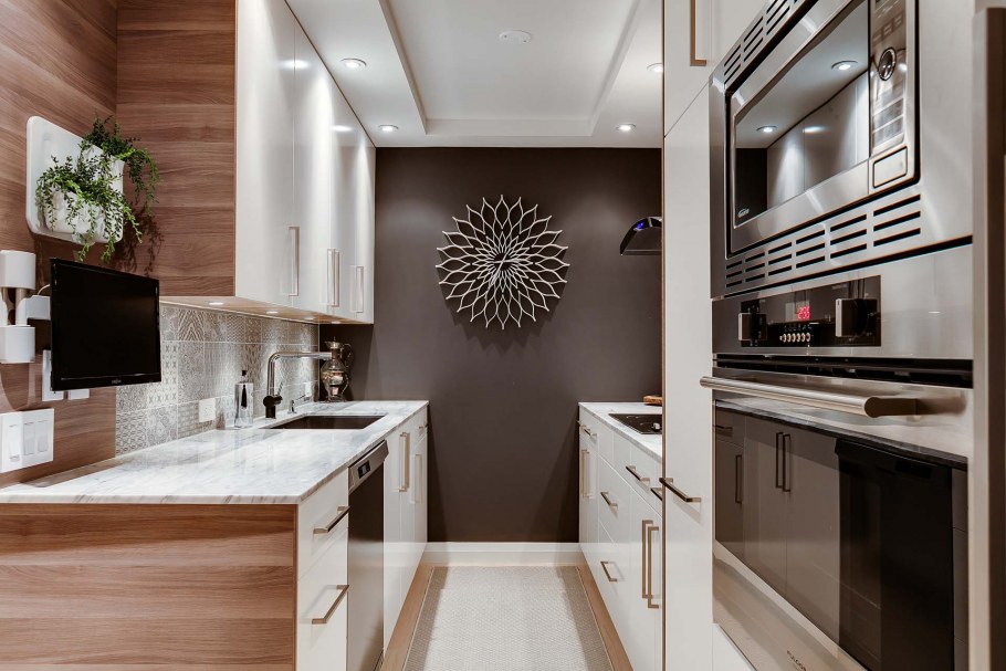 Стильная маленькая кухня в современном стиле