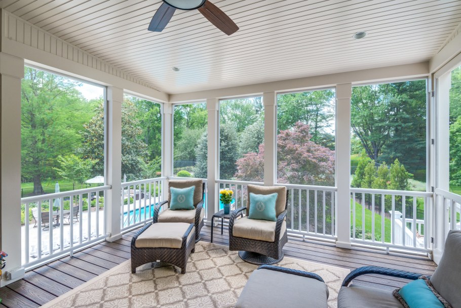 Кухня-гостиная на веранде