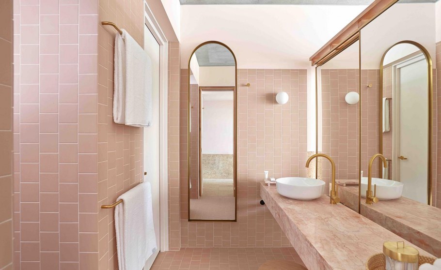 Бежево розовый санузел