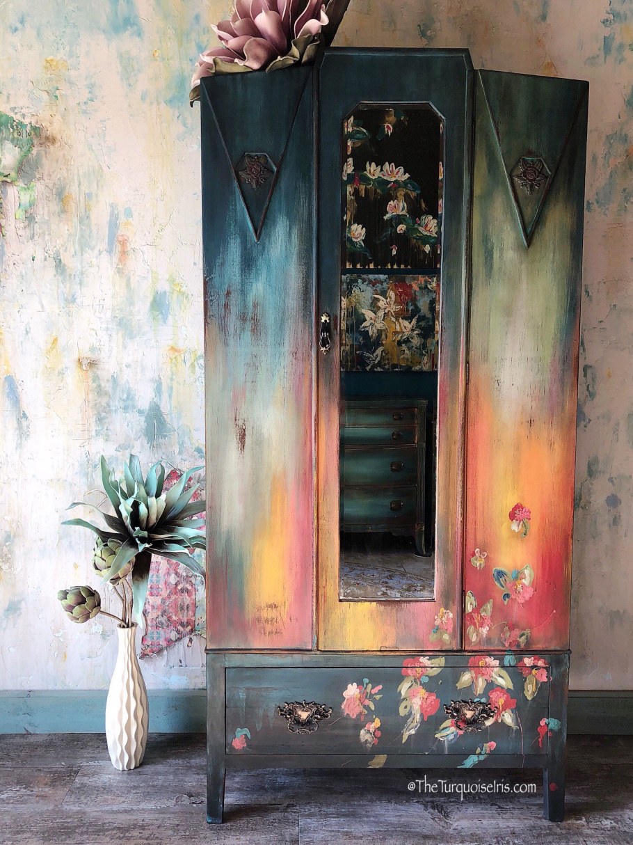 Необычный декор шкафа