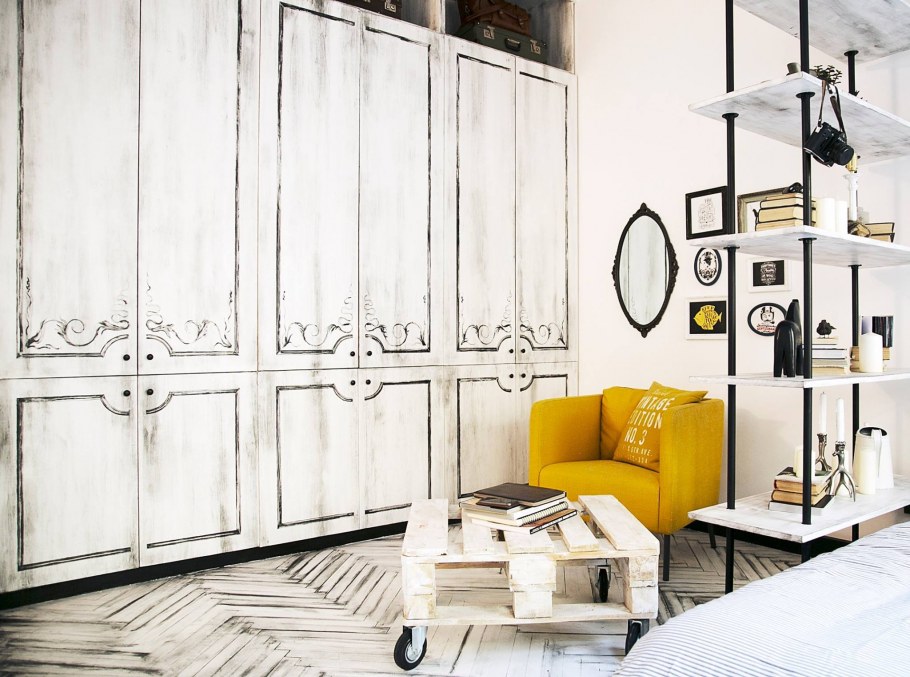 Белый шкаф в интерьере лофт