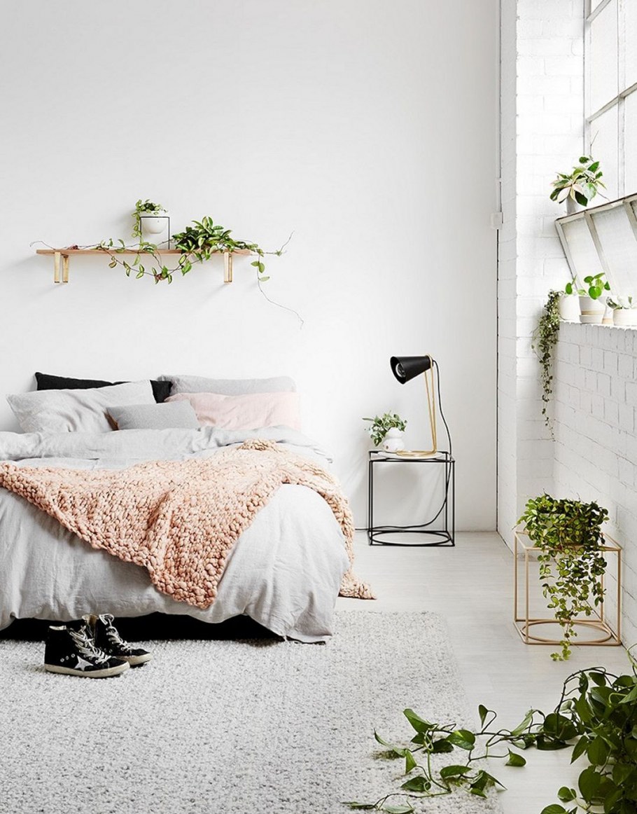 Растения в интерьере спальни