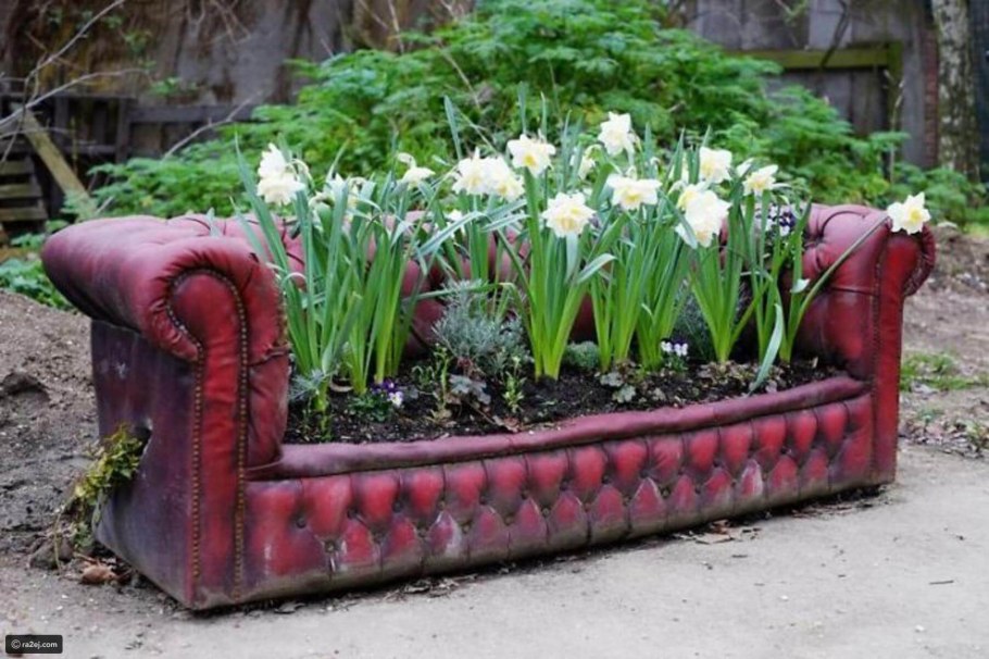 Клумбы из старых вещей