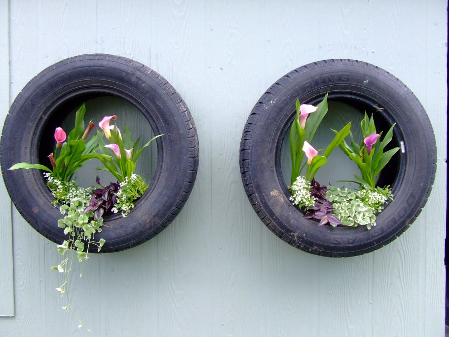Клумба в шине