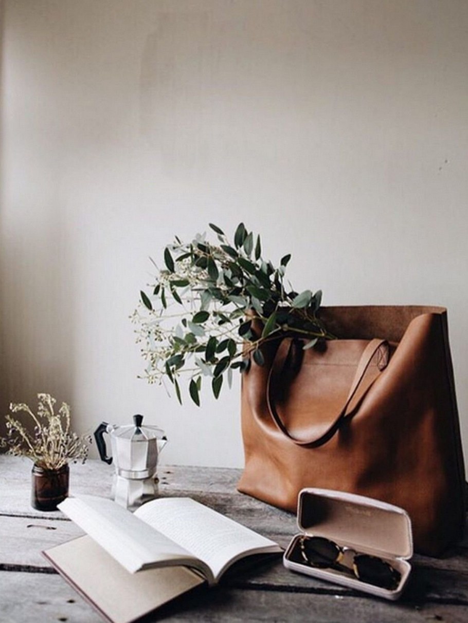 Современная гостиная в теплых тонах