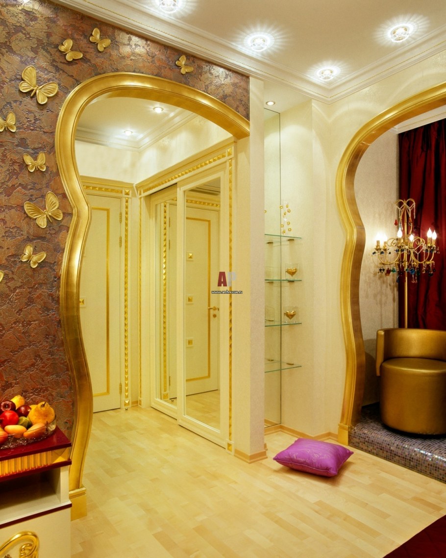 Прихожая в золотом стиле