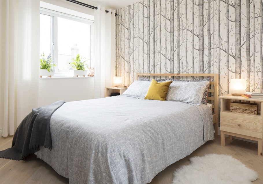 Декор стены за изголовьем кровати