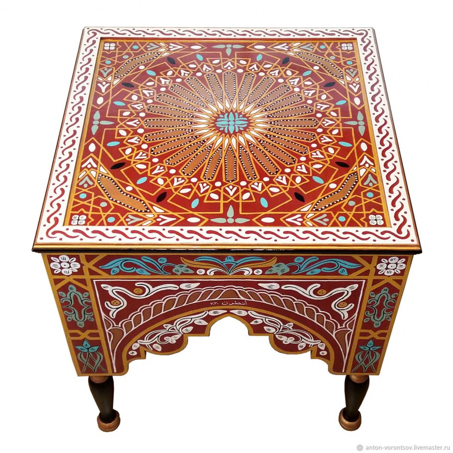 Стол в марокканском стиле