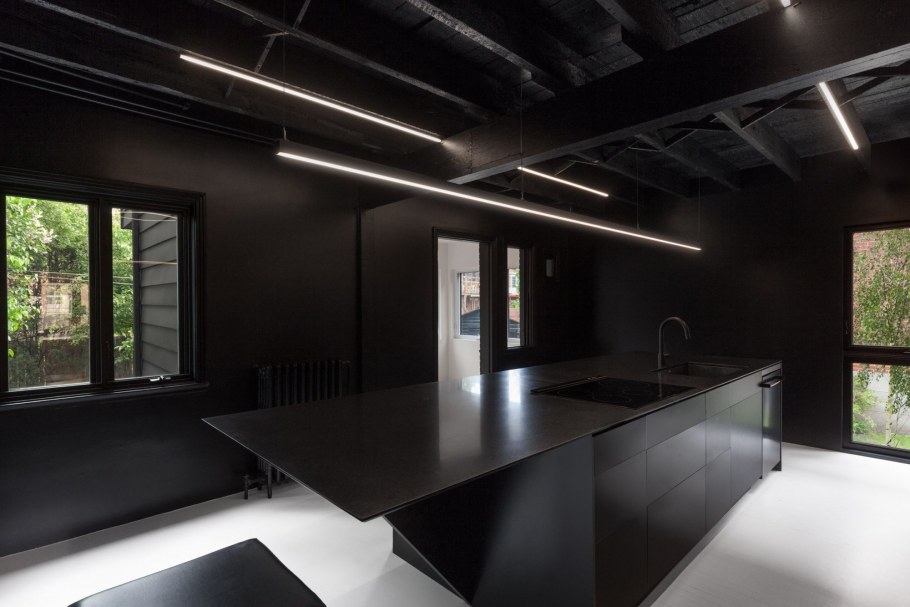 Гостиная в черных тонах