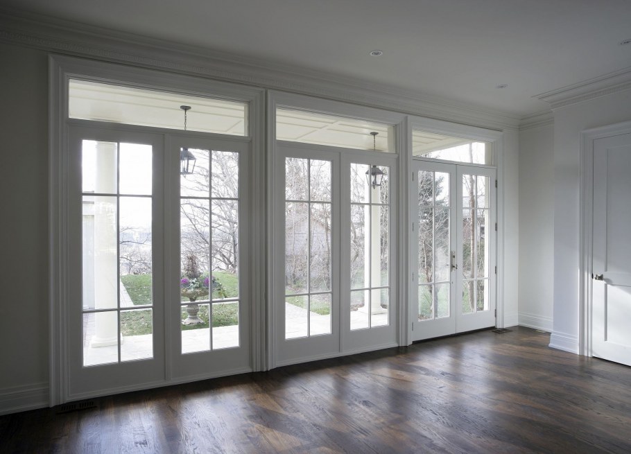 Откидное деревянное окно