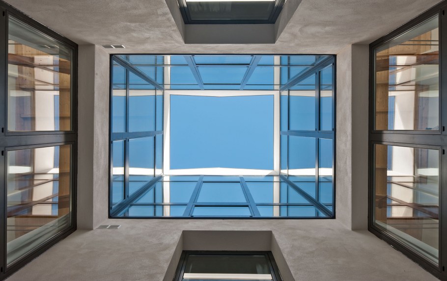 Пластиковая дверь на террасу