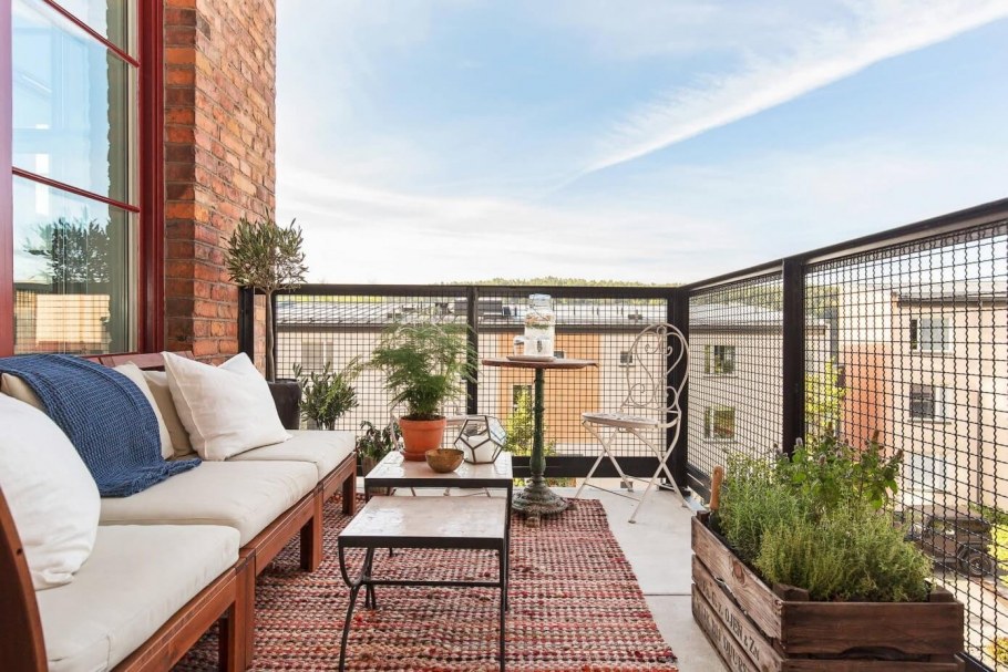 Открытая веранда в стиле лофт