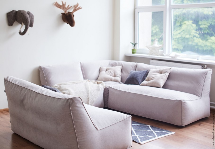 Бескаркасный диван