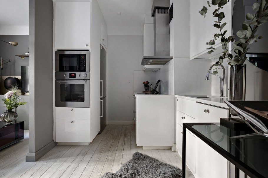 Телевизор в гостиной Неоклассика