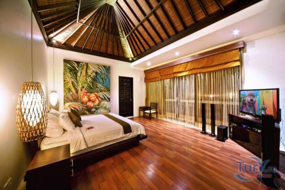 Красивый деревянный интерьер