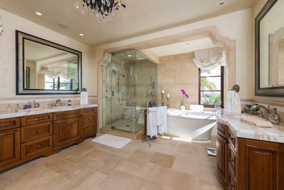 Туалетным столиком в средиземноморском стиле фото под дерево