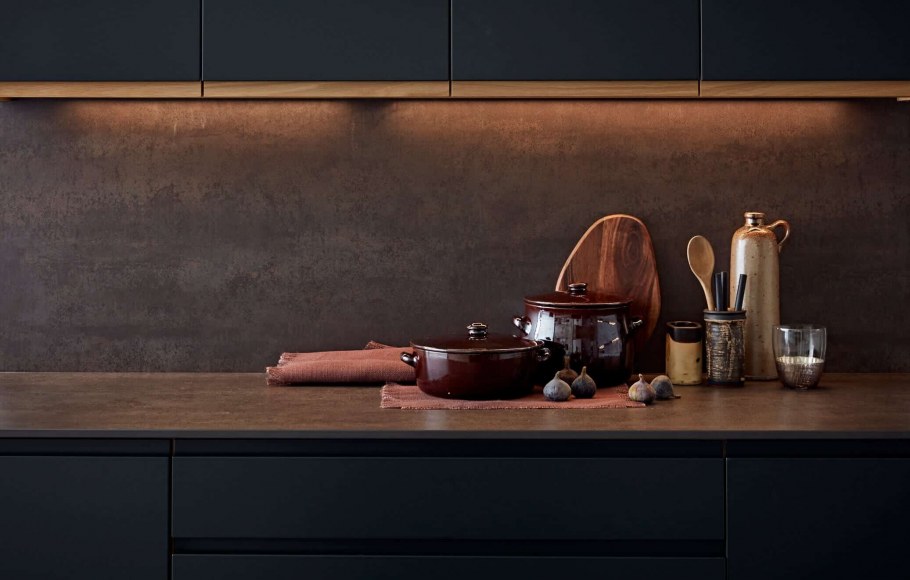 Плитка под медь в интерьере кухни