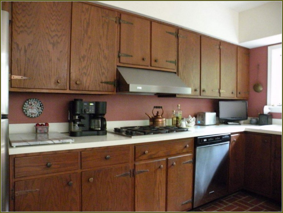 Фасады кухни с медными пластинками