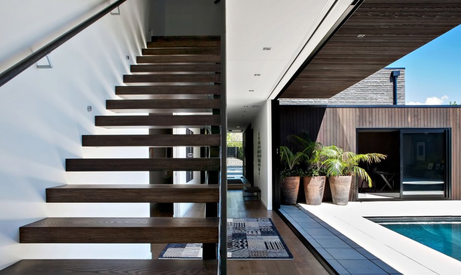 Современные лестницы на второй этаж