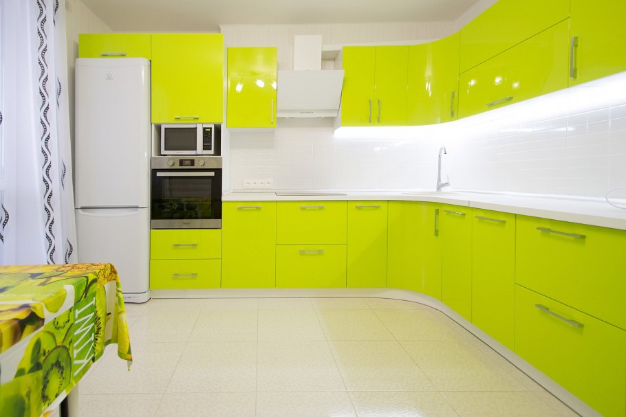 Кухонный гарнитур лимонного цвета