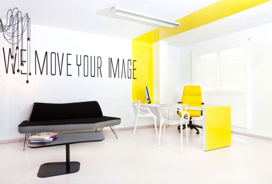 Белый Минимализм в интерьере с черными акцентами