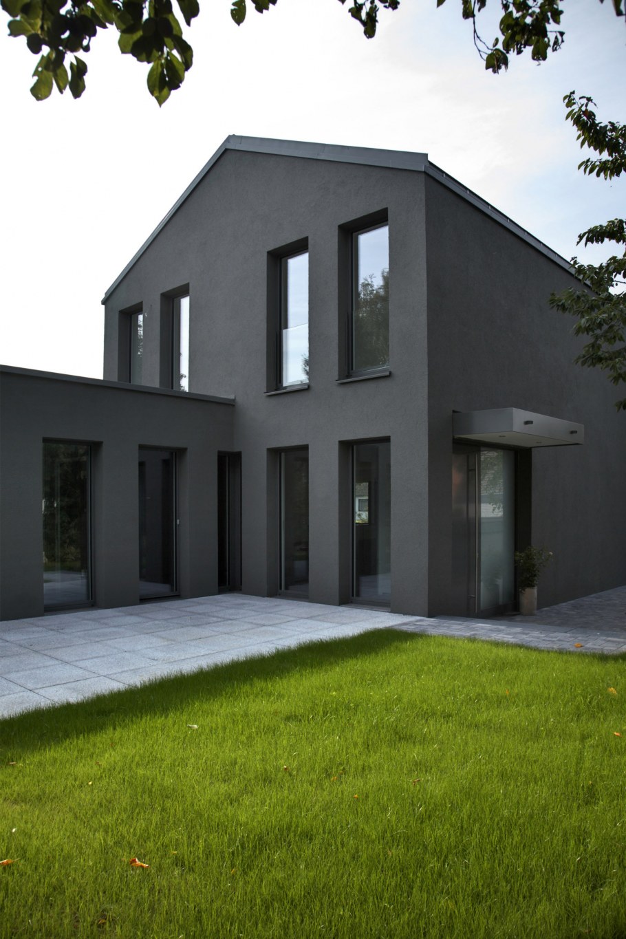 Темно серый фасад