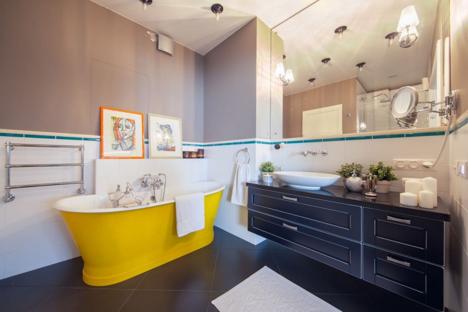 Яркие акценты в интерьере ванной