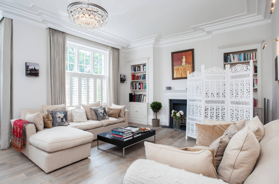 Стильная гостиная с угловым диваном