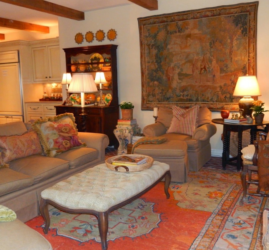 Ковёр на стене в современном интерьере модно или нет