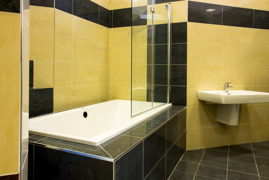 Ванная обложенная плиткой