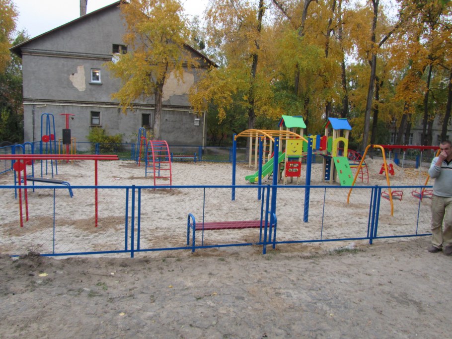 Лебер ограждения детских площадок художник