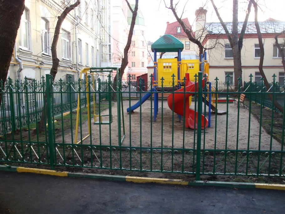 Ограждение детской игровой площадки