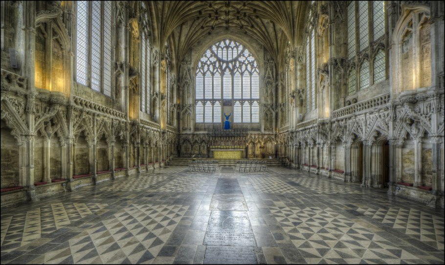 Готические залы