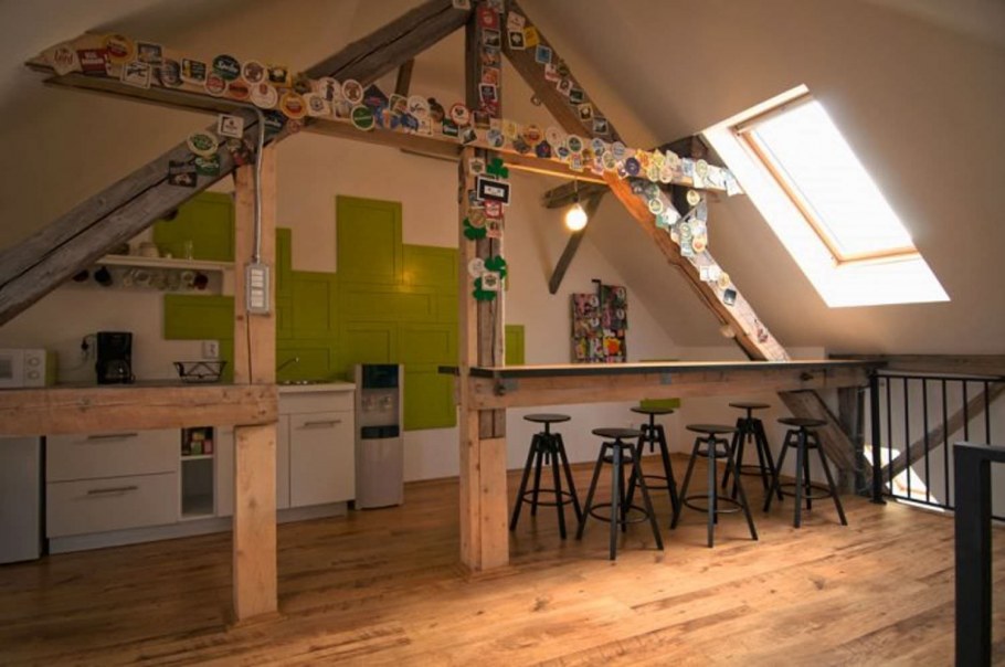 Творческая мастерская в доме мансардный