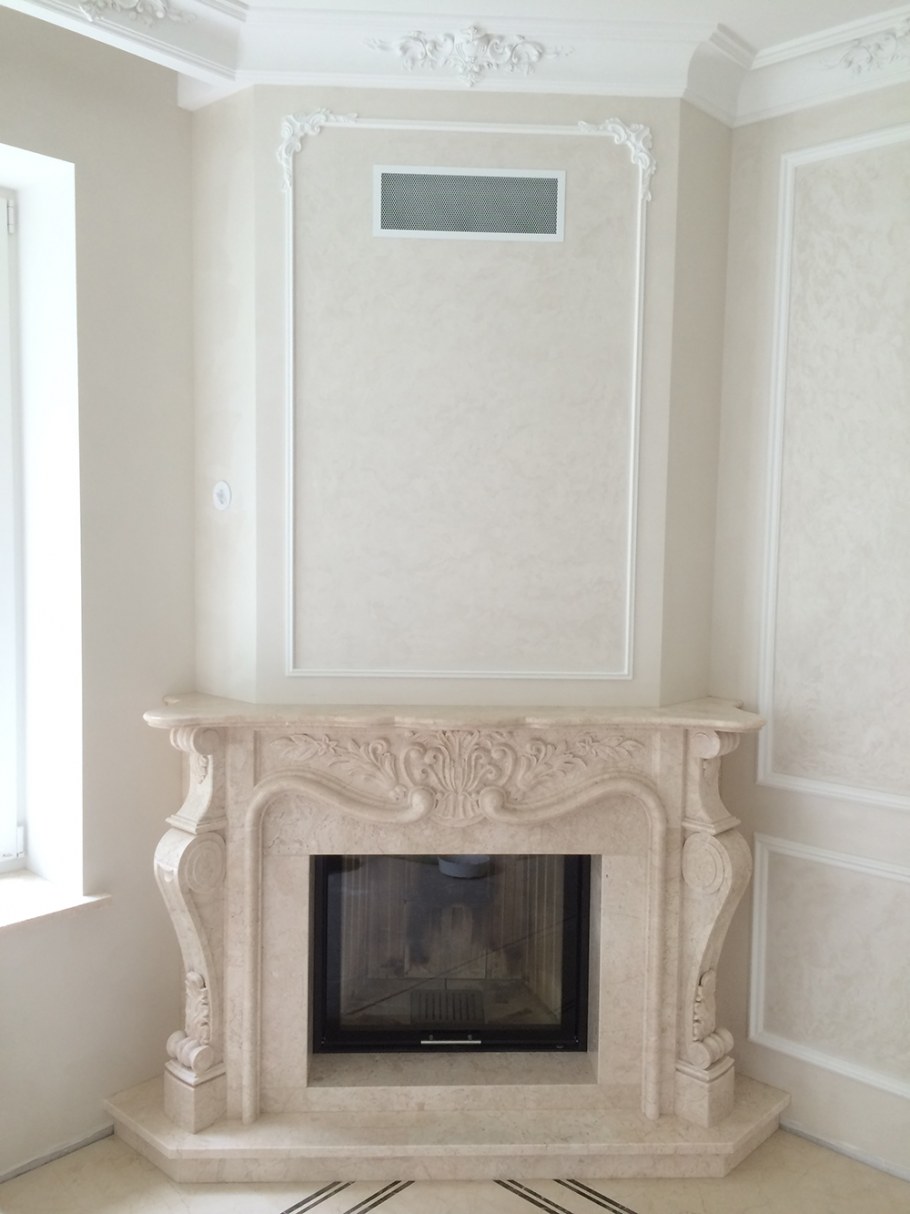 Угловой мраморный камин