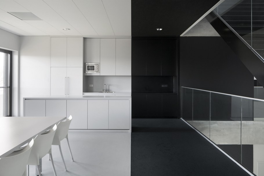 Интерьер офиса в серых тонах