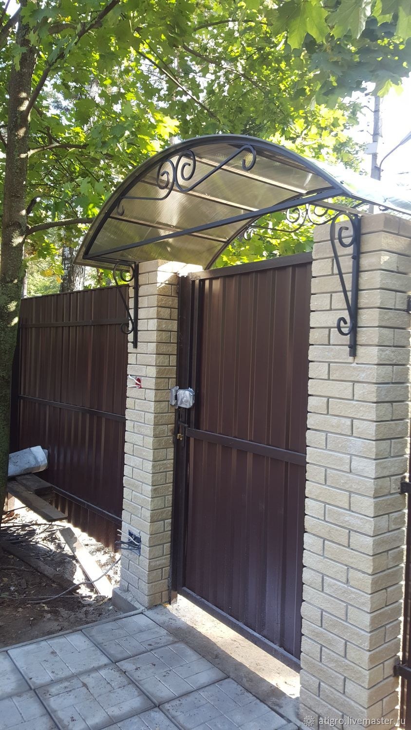Навес над калиткой