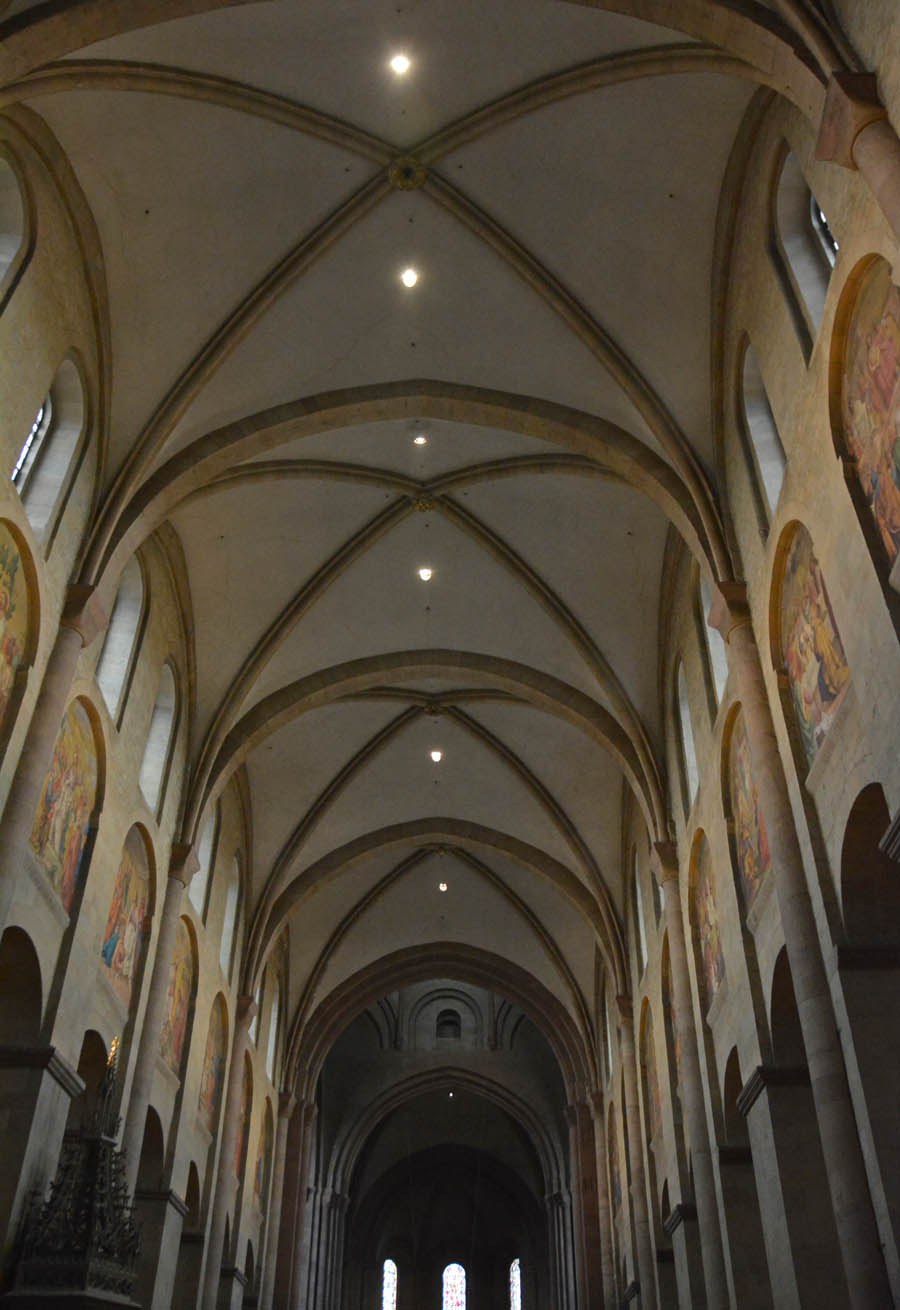 Крестовые своды в романском стиле