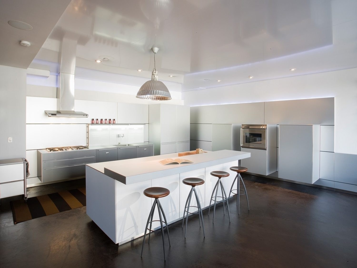 потолок в кухне в стиле минимализм