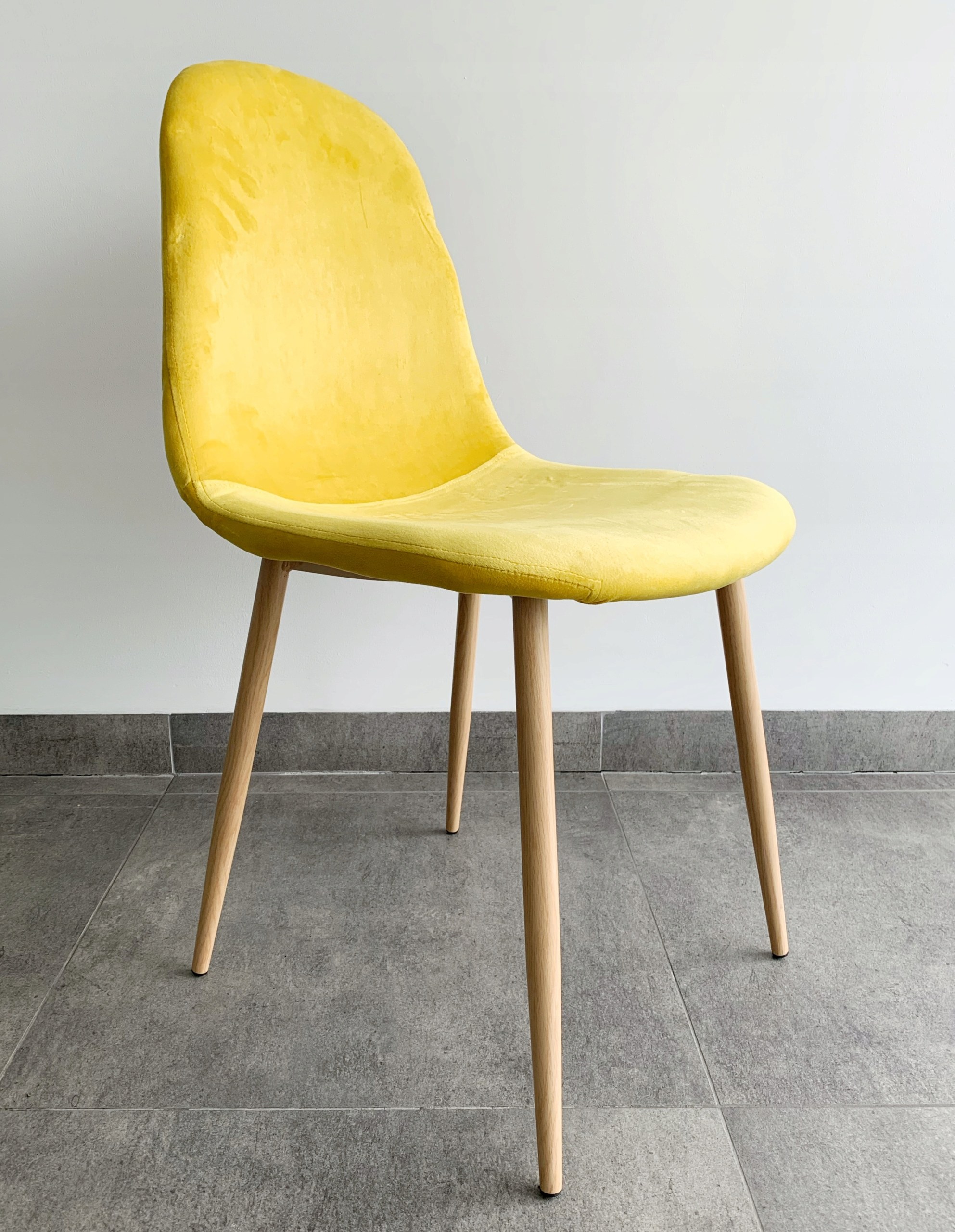 Yellow chair. Стул желтый мягкий. Желтый стул с деревянными ножками. Стулья для кухни желтые мягкие. Кухня с желтыми стульями.