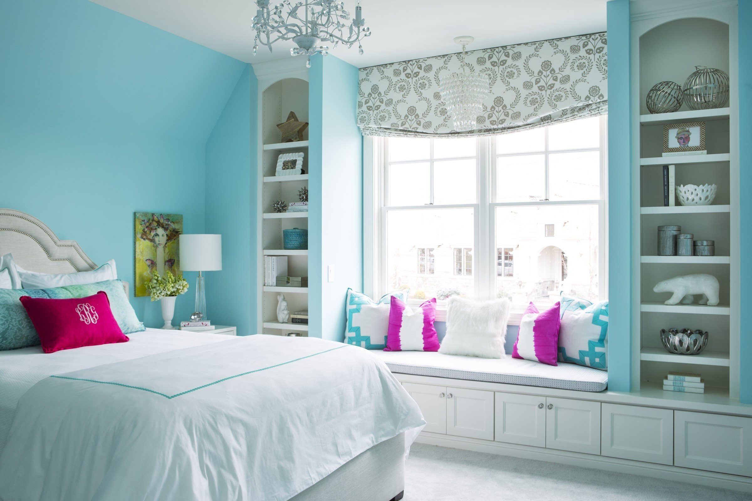 Красивые синие комнаты. Комната для девочки в голубом цвете. Бирюзовый цвет в интерьере. Яркий интерьер спальни. Спальня для девочки в голубых тонах.
